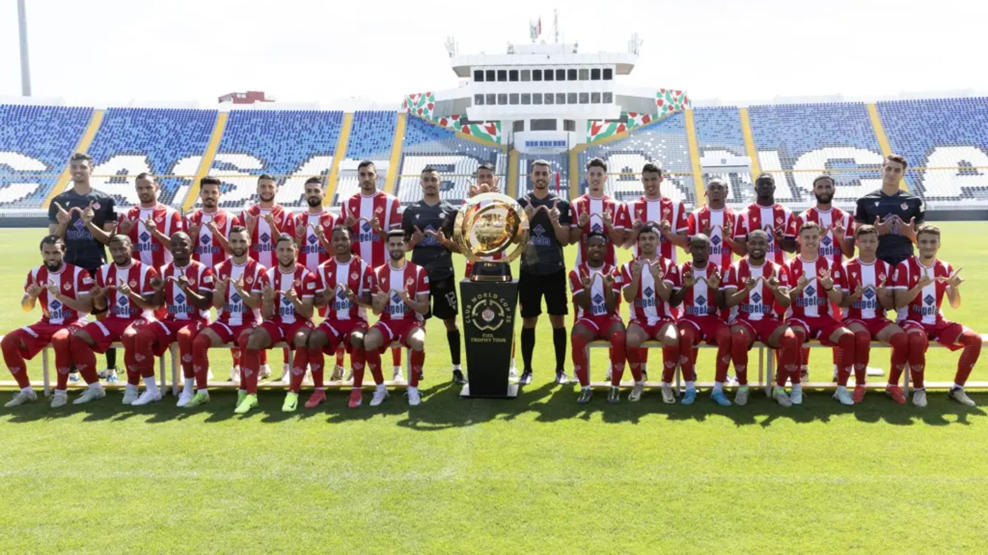 Jogadores do Wydad AC com a Taça do Mundial . Foto: Fifa/Divulgação