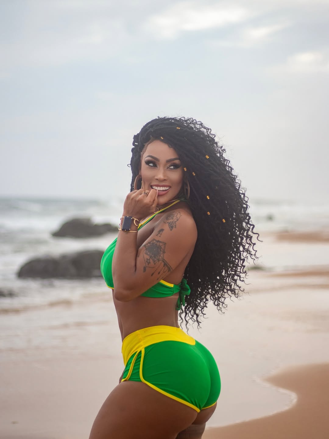 Rosiane Pinheiro dá risada. Foto: Reprodução/ Instagram @rosianepinheiro