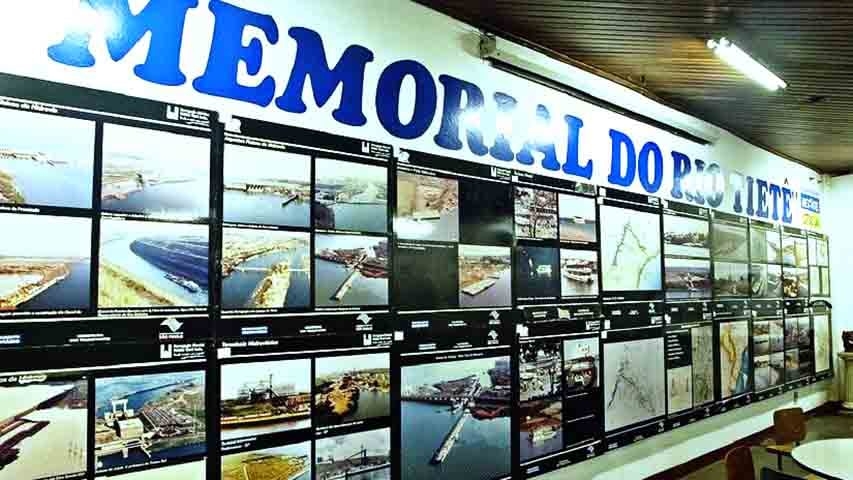 Além do passeio em barco gigante e da Ponte dos Arcos, Barra Bonita oferece ao turista outras atrações. Uma delas é o Memorial do Tietê. 

 Reprodução: Flipar