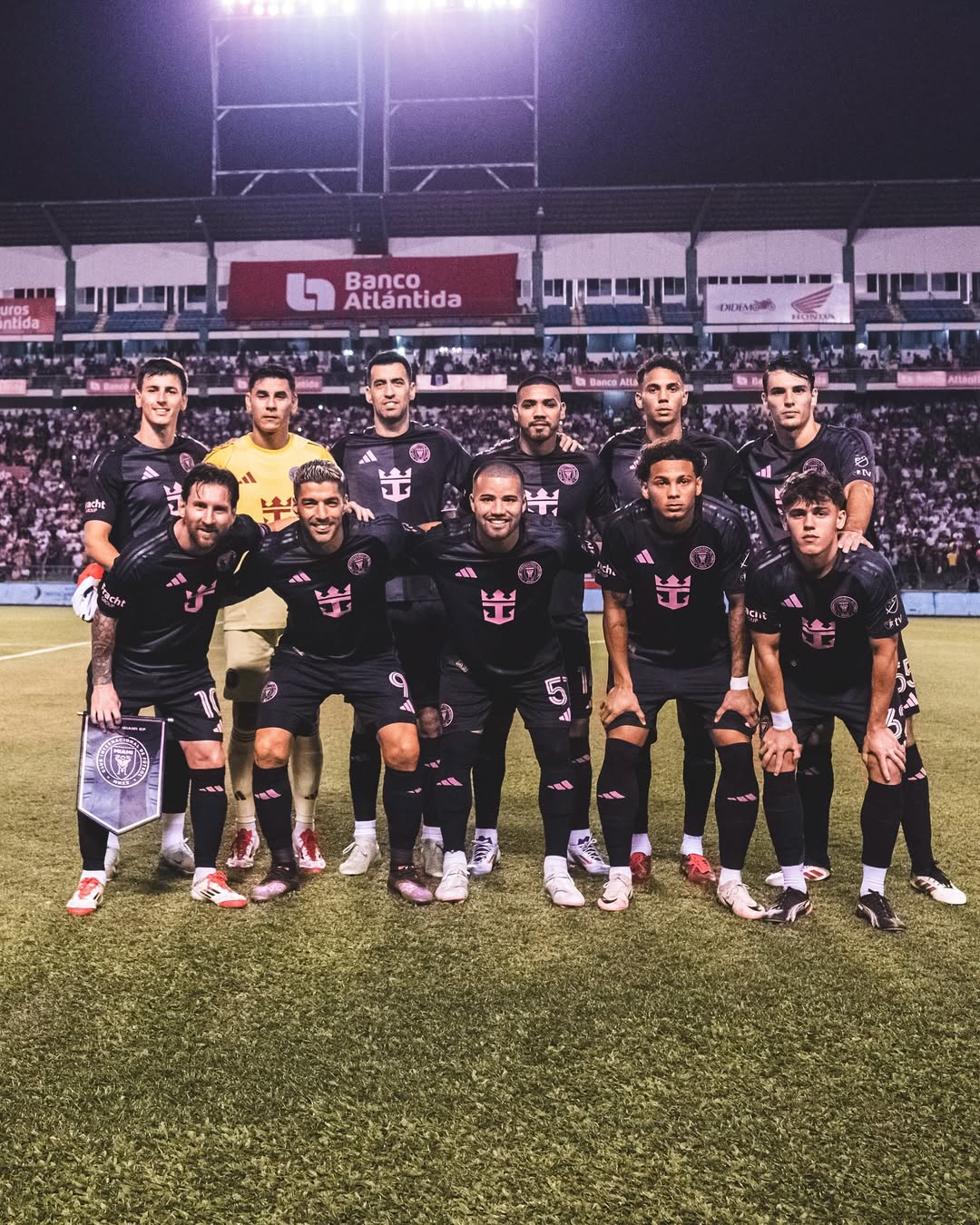 Lionel Messi posa com colegas do Inter Miami CF. Foto: Reprodução Instagram - 9.2.2025