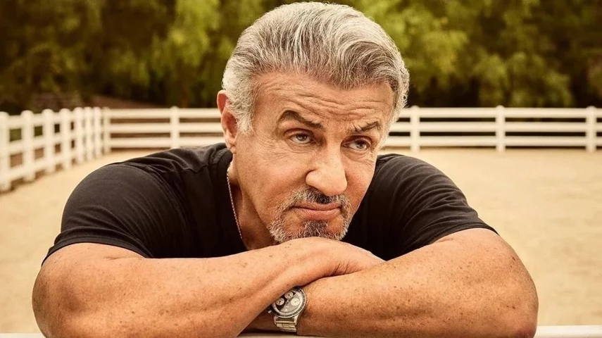 Astro das franquias Rambo e Rocky, o astro Sylvester Stallone recusou dois convites para atuar em filmes do consagrado diretor Quentin Tarantino (“Pulp Fiction” e “Bastardos Inglórios”). 
 Reprodução: Flipar