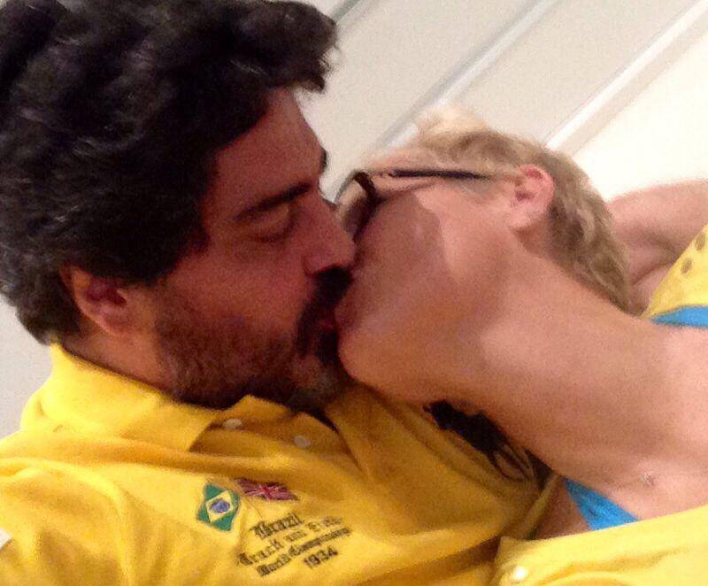 Xuxa posta foto beijando o namorado, Junno Andrade. Foto: Reprodução/Facebook