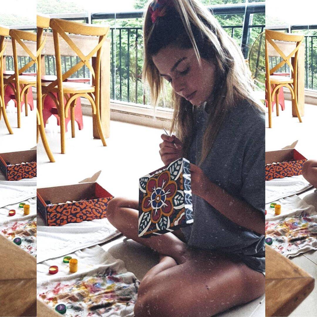Quem decidiu relembrar um hobby antigo foi Giovanna Lancellotti, que está se dedicando à pintura. Foto: Reprodução/Instagram