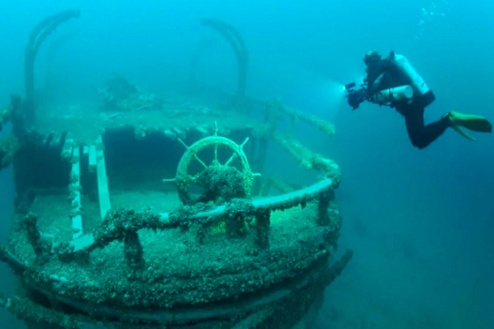 Arqueólogos acreditam que um naufrágio na costa do Quênia possa ser de um navio usado na última viagem do explorador português Vasco da Gama. Reprodução: Flipar