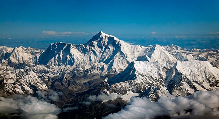 O nome pelo qual é conhecido atualmente é uma homenagem ao geógrafo George Everest (1790 - 1866). Antes, a montanha era conhecida como Pico XV. Reprodução: Flipar