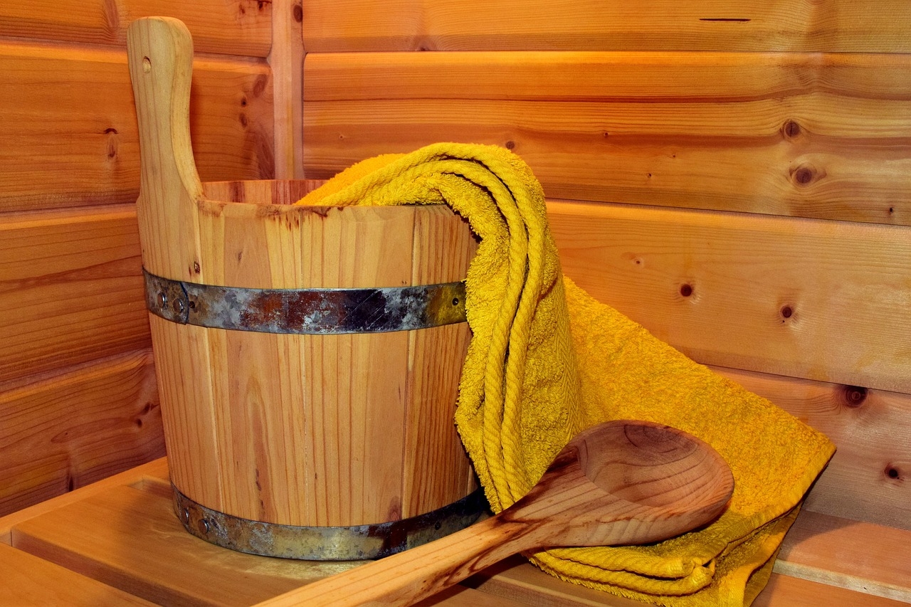 Recomenda-se usar o balde com água fria para dar aquela refrescada após o período de intenso suor. 