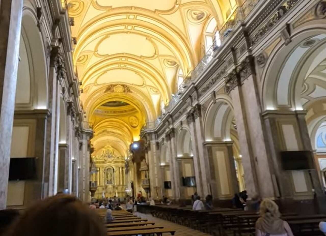 Catedral Metropolitana - A Catedral Metropolitana de Buenos Aires, localizada na Plaza de Mayo, é a principal igreja católica da cidade. A construção atual data de 1791 e abriga o túmulo do General San Martín, herói da independência argentina. Reprodução: Flipar