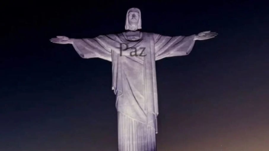 O Cristo Redentor exibiu mensagens pedindo paz, após os ataques terroristas do Hamas que deram origem a uma guerra com Israel. 