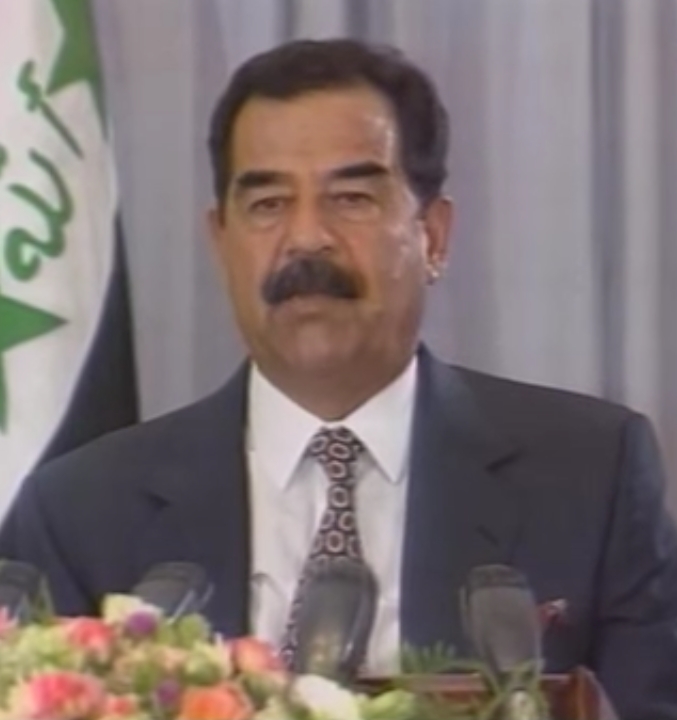 Saddam Hussein (1937-2006) - Ditador do Iraque entre 1979 e 2003, chegou a usar armas químicas para eliminar pessoas da etnia curda no norte do país. Em 1990, invadiu o Kuwait dando início à Guerra do Golfo. 