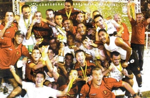 Dois títulos - Sport: um Campeonato Brasileiro (1987) e uma Copa do Brasil (2008) - Foto: Divulgação/Sport Club do Recife Reprodução: Jogada10
