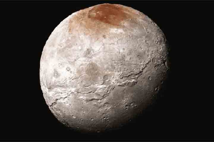 Charon é a maior lua de Plutão, descoberta por James Christy em 1978. Charon é notável por sua grande proximidade com Plutão. Reprodução: Flipar