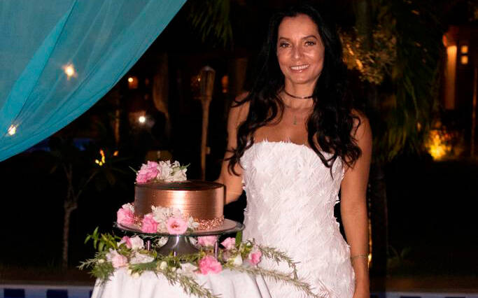 Monica Carvalho renova os votos do casamento em Búzios. Foto: Divulgação