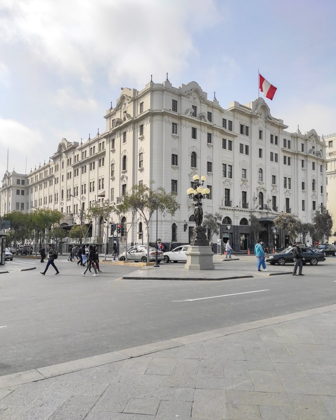 Fachada do Gran Hotel Bolivar, em Lima, a capital do Peru.. Foto: Reprodução/Instagram @lima2022___ 06.01.2023