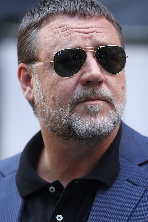 Russell Crowe - Ao contrário do que muita gente pensa, Crowe não é norte-americano. O ator nasceu em Wellington, Nova Zelândia. Ele foi para os Estados Unidos ainda criança.  Reprodução: Flipar