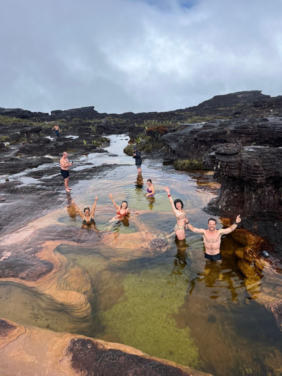 Grupo guiado por Tensing Ernesto no Monte Roraima. Foto: Tensing Ernesto Rodriguez - Guia de montanha da operadora planeta EXO