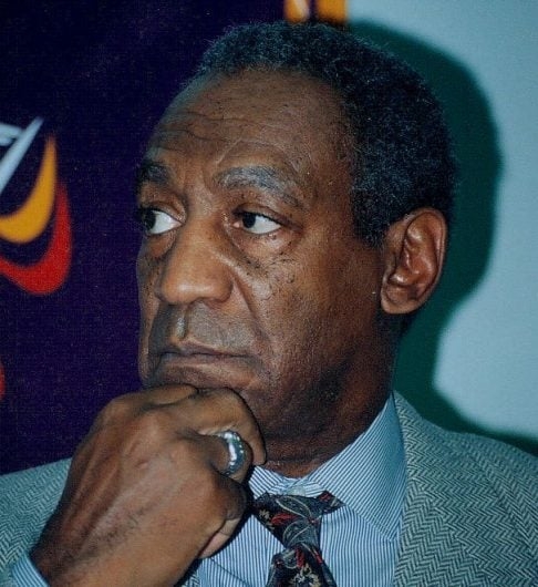 Bill Cosby – Em 2018, o comediante foi condenado a 10 anos de prisão por pelo menos três acusações de assédio. Em 2021, a Suprema Corte da Pensilvânia anulou a sentença por alegar erros na validação das acusações pela promotoria. Reprodução: Flipar