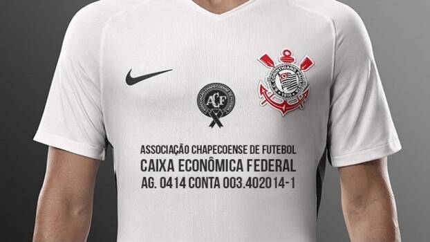 Corinthians também homenageou a Chape em sua camisa. Foto: Reprodução