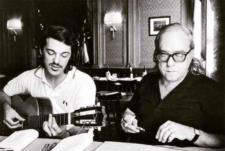 Com o também violonista Toquinho, o poeta firmou uma parceria de grande importância para o cancioneiro brasileiro. Ela durou de 1970 até a morte de Vinícius, uma década depois. 
 Reprodução: Flipar