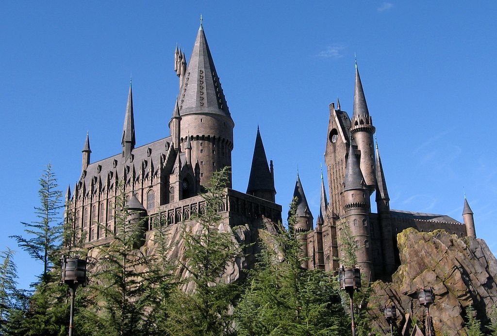 Harry Potter é uma das aventuras mais populares da literatura e do cinema. O bruxo e todo o seu universo - criados pela autora britânica J.K.Rowling - conquistaram uma legião de fãs pelo planeta. 