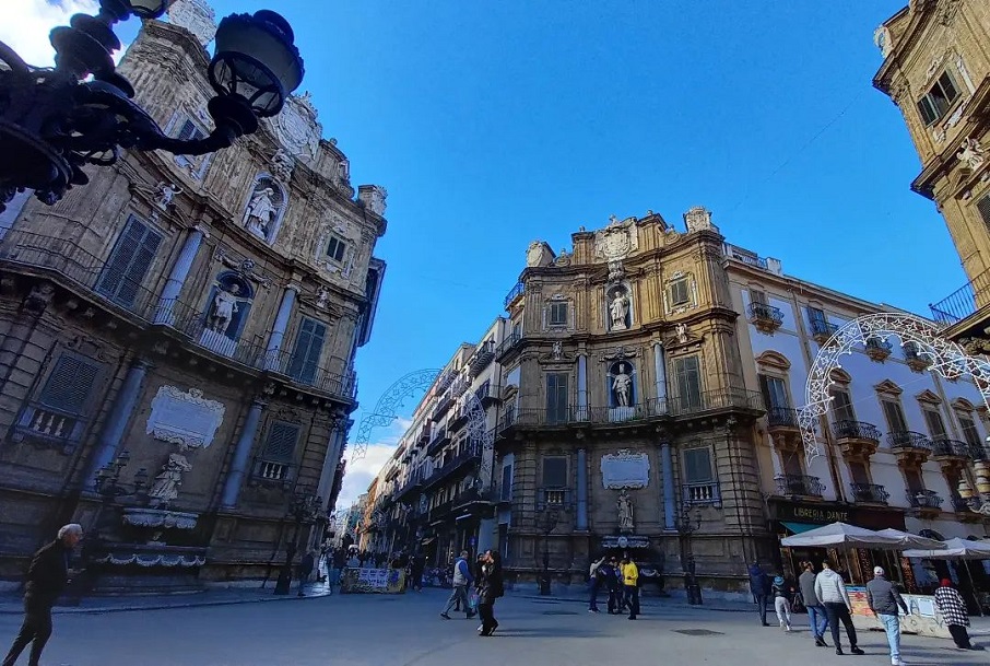A praça barroca Quatrro Canti, localizada na capital da Sicília, Palermo.. Foto: Reprodução/Instagram @_fran.ce_ 14.12.2022