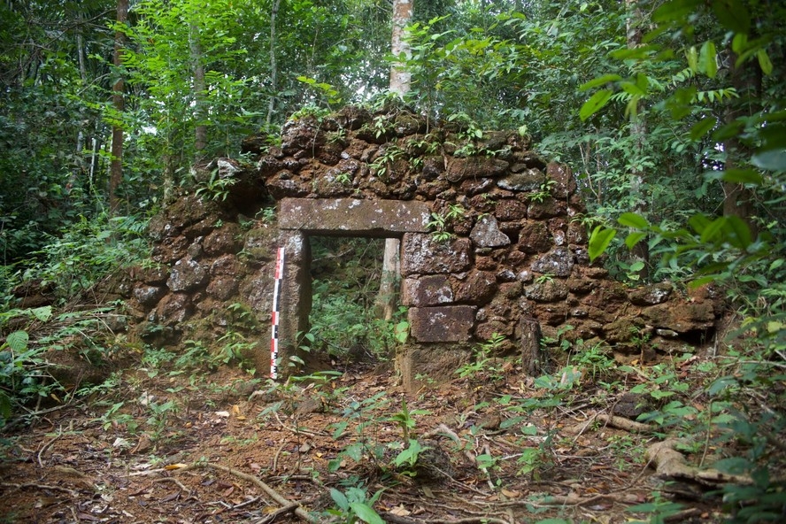 Um sítio histórico, formado por uma cidade e uma vila do século XVIII, foi localizado na Floresta Amazônica, em Rondônia. A descoberta foi feita com o uso de tecnologia a laser por arqueólogos e quilombolas por meio de aeronaves equipadas com esse instrumento.
 Reprodução: Flipar