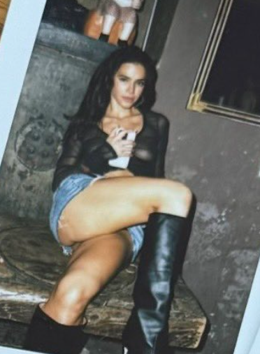 Bruna Marquezine de minissaia. Foto: Reprodução X, antigo Twitter - 