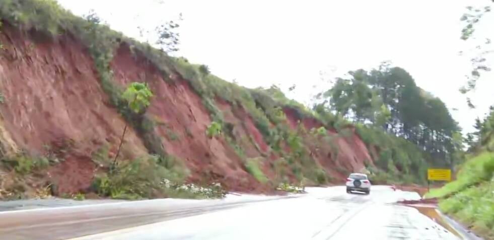 Chuvas em São Paulo causaram deslizamentos de terra em diversos pontos do estado. Foto: Reprodução / GloboNews