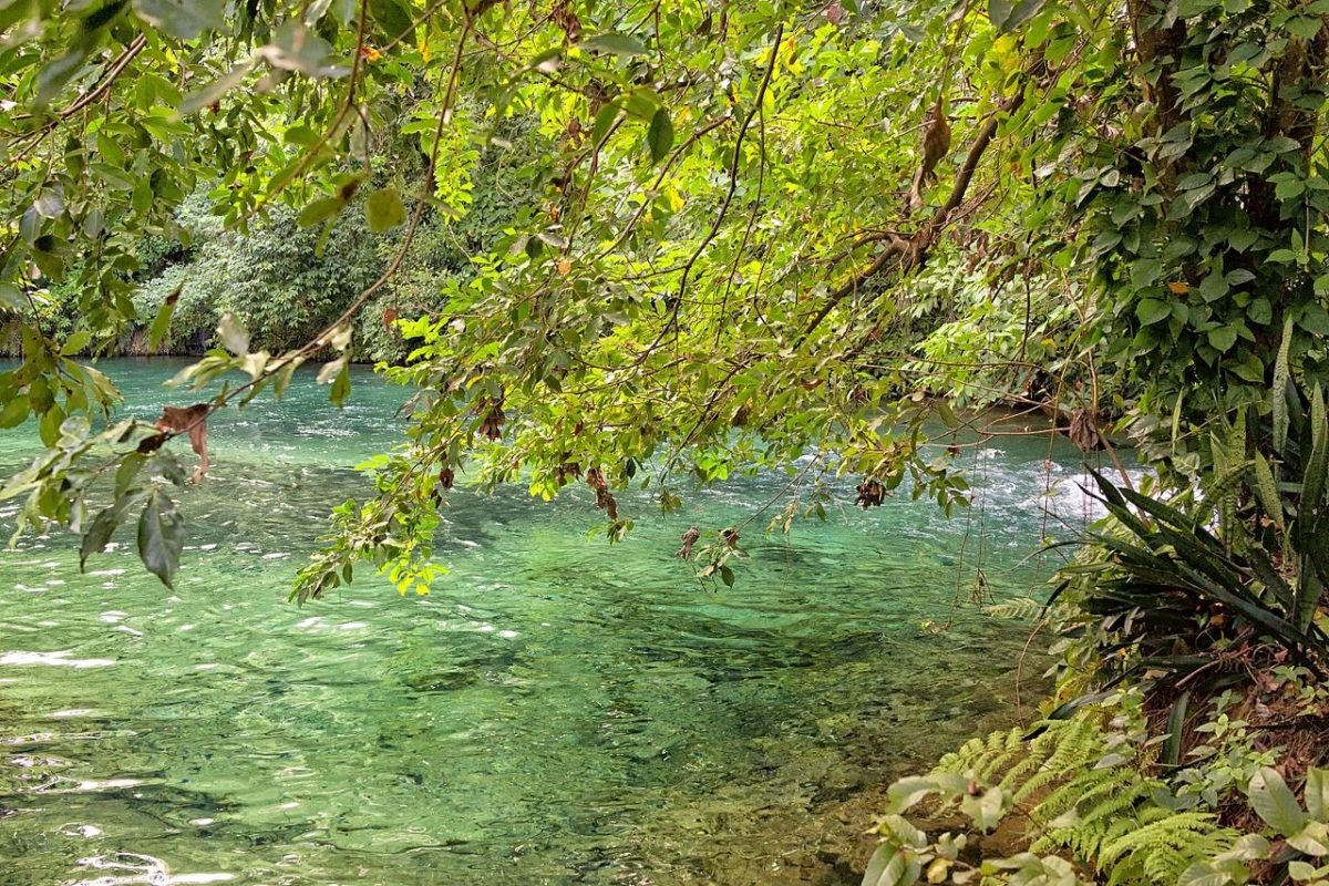 Por conta de seus pontos turísticos naturais únicos, Rio Quente acabou se tornando um destino muito mais turístico do que outras cidades ao redor, o que fez com que muita gente deixasse de ter residência fixa por lá.
 Reprodução: Flipar