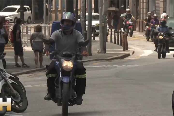 Em alguns estados, o salto no uso de motocicleta foi enorme no espaço de apenas uma década. É o caso de Alagoas, que registrou aumento de 113% no número de pessoas que tiraram habilitação para moto: de 154.713 para 329.472 alagoanos.

 Reprodução: Flipar