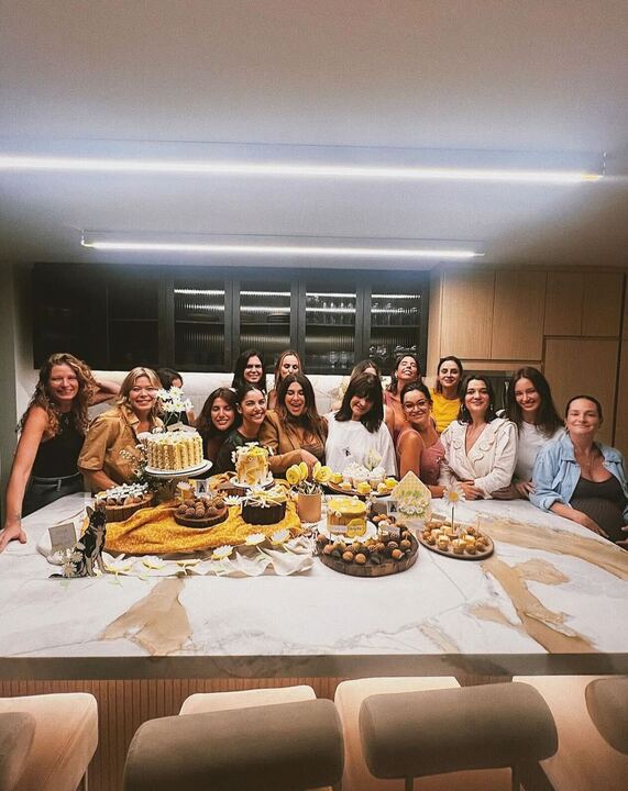 Fernanda Paes Leme e amigas no chá de bebê surpresa de Pillar Reprodução/Instagram - 07.03.2024