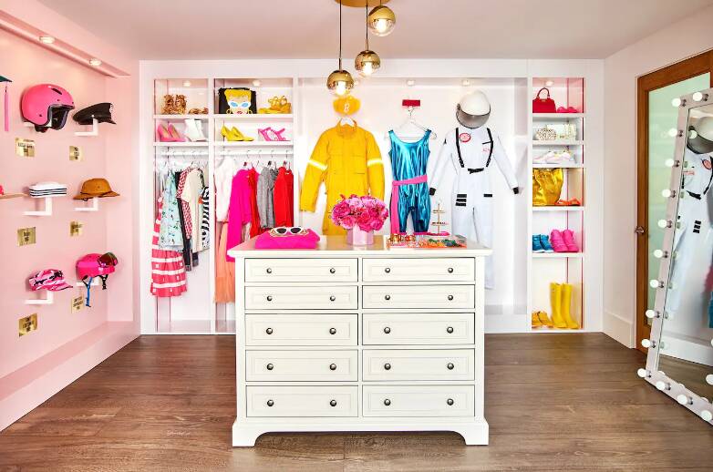 Closet da Barbie na mansão em Los Angeles. Foto: Divulgação/ Airbnb