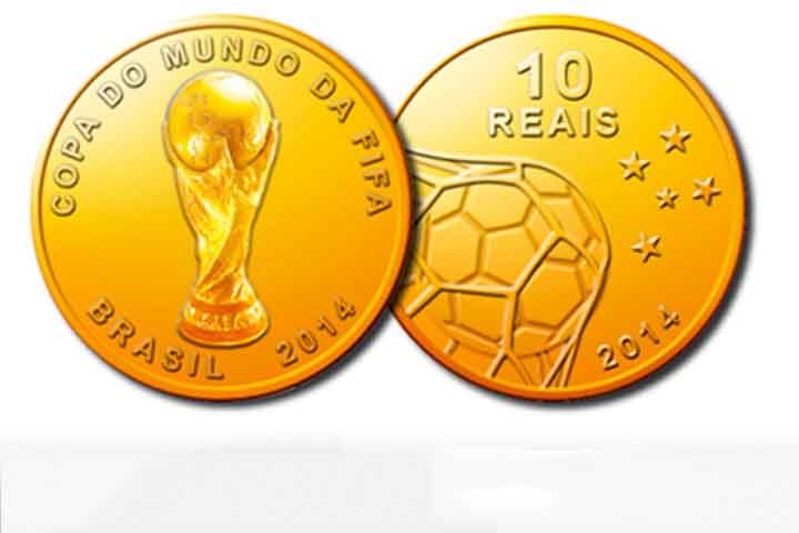 2014: Foram feitos diversos modelos de moedas comemorativas da Copa do Mundo da FIFA Brasil 2014. Essa, de R$ 10, teve 5 mil unidades fabricadas. Reprodução: Flipar