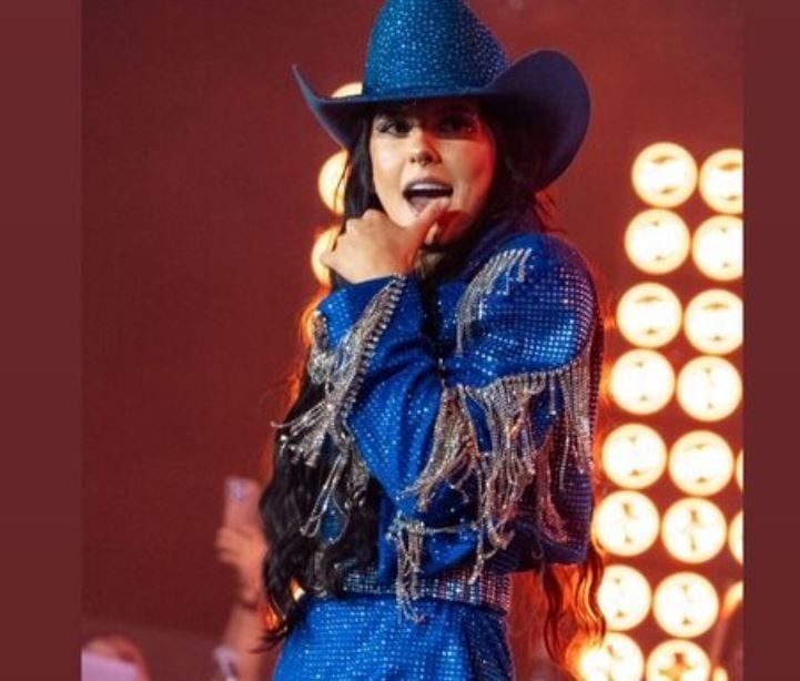 No palco, Chitãozinho e Xororó receberam na sessão “Para Sempre Sertanejo” artistas de diferentes gerações do gênero, como Ana Castela (foto), Júnior e Simone Mendes. 
 Reprodução: Flipar