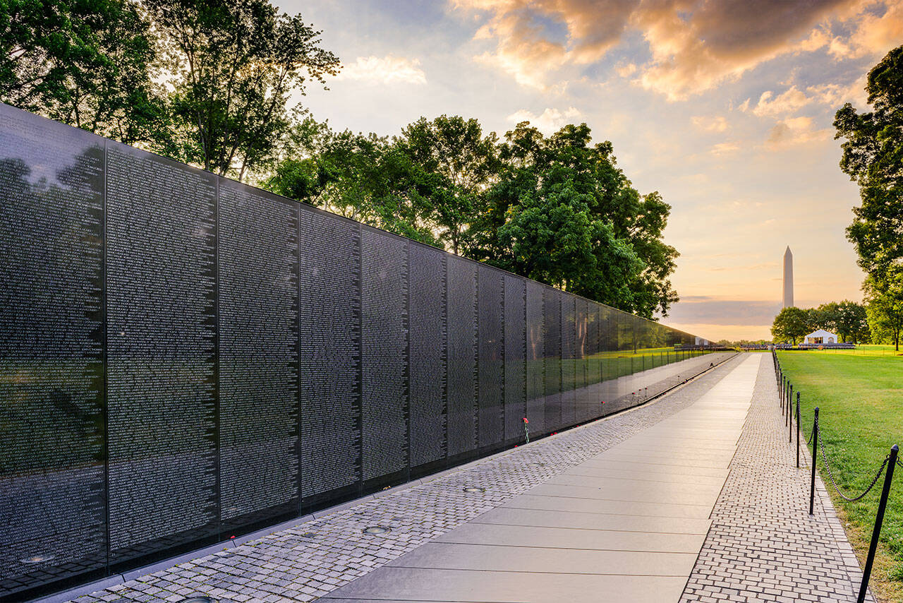 O Monumento aos Veteranos do Vietname, que homenageia soldados mortos na Guerra do Vietnã, está próximo do Monumento de Washington. Foto: filmtourismus/Andrea David