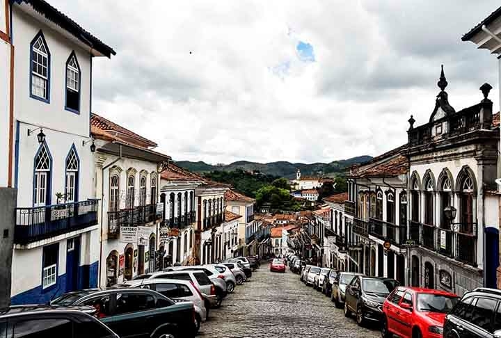 A Rua Conde de Bobadela, localizada no centro histórico de Ouro Preto, Minas Gerais, aparece na lista das seis ruas mais belas do mundo. E um dos destaques é o casario em estilo colonial português. 