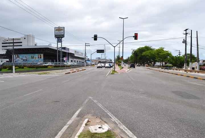 E também há ruas Tancredo Neves em estados sem qualquer ligação direta com o ex-presidente. Aqui, a avenida Presidente Tancredo Neves, em Aracaju, capital de Sergipe.   Reprodução: Flipar