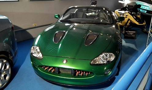 Jaguar XKR (“007: Um Novo Dia Para Morrer”). Foto: Divulgação