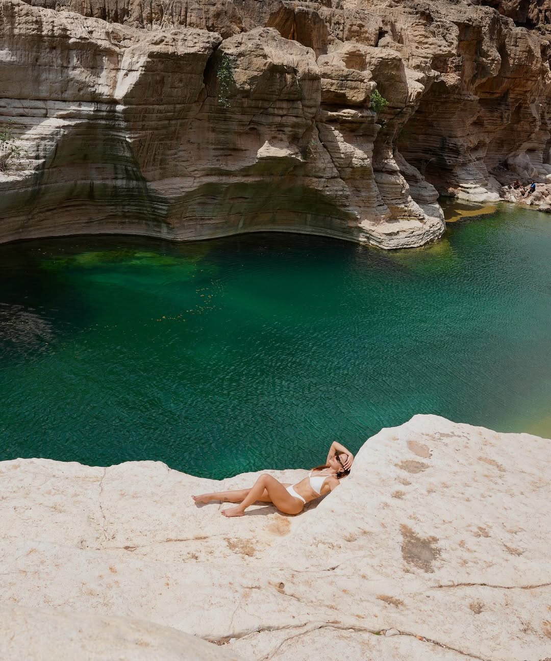 Anitta deitada. Foto: Reprodução/ Instagram @Anitta