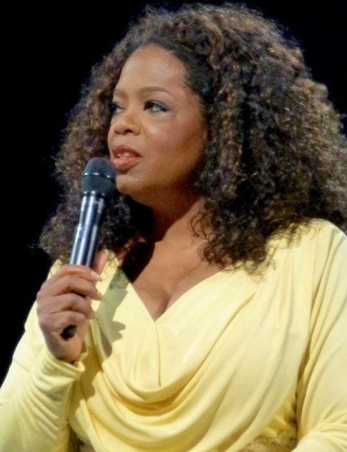 A renomada apresentadora Oprah Winfrey deu o que falar nos noticiários norte-americanos essa semana ao defender publicamente as injeções para emagrecimento. Reprodução: Flipar