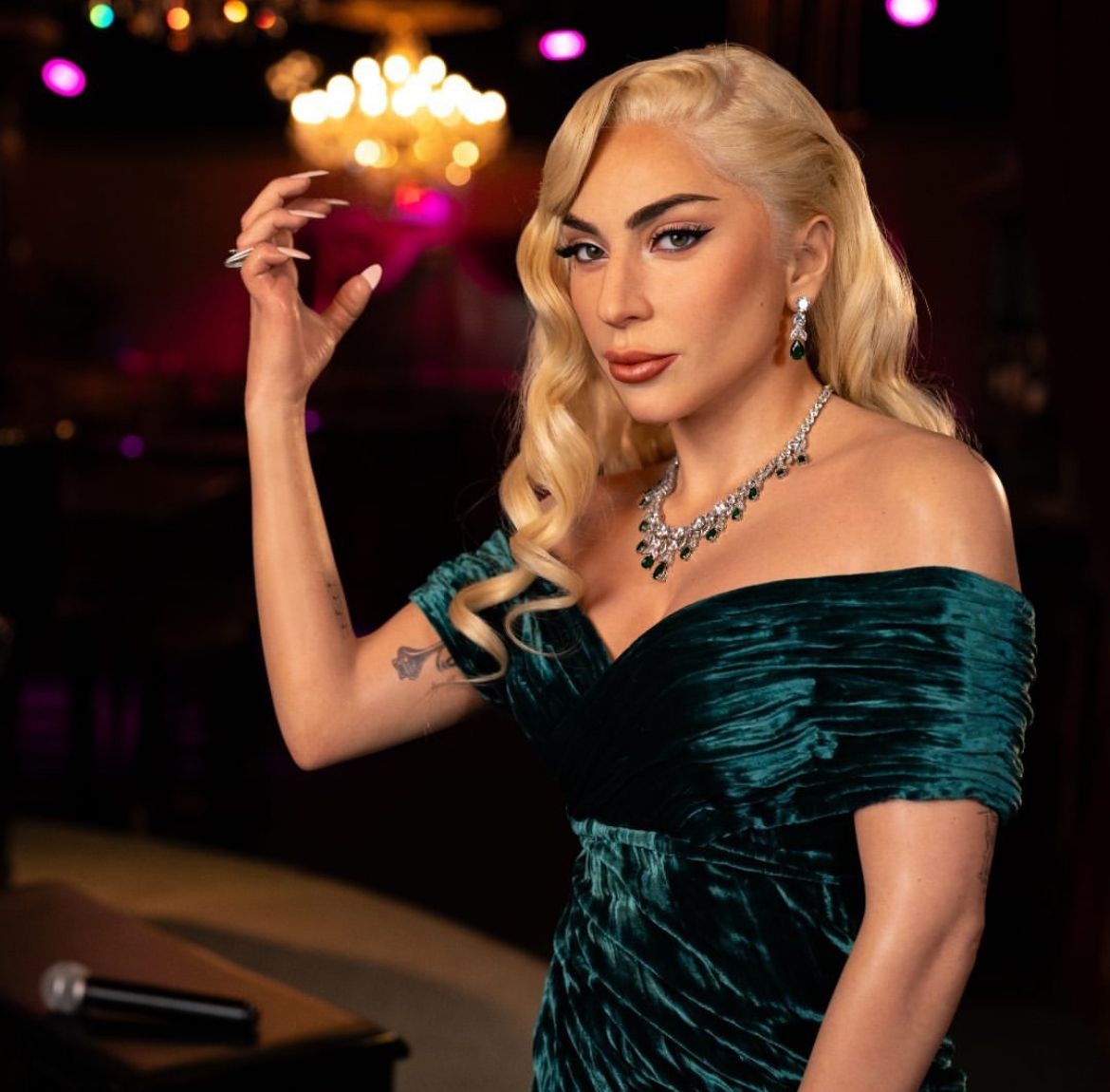 Nas unidades dos EUA, além da Mariah Carey, existem estátuas do rapper Drake, das cantoras Anitta, Selena Gomez, Beyoncé, Lady Gaga e muitas outras! Reprodução: Flipar