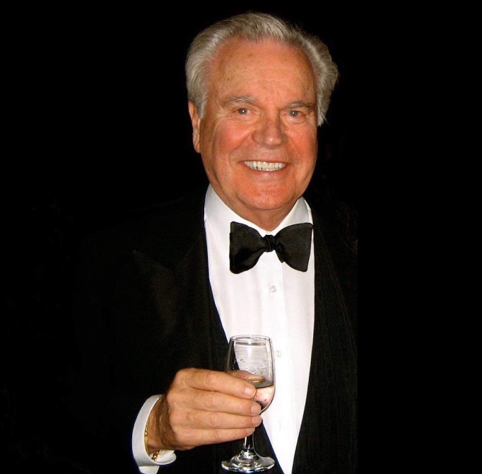 Robert Wagner - 94 anos. Nasceu em 10/2/1930 em Michigan (EUA). Fez grande sucesso ao lado de Stefanie Powers no seriado Casal 20.  Reprodução: Flipar