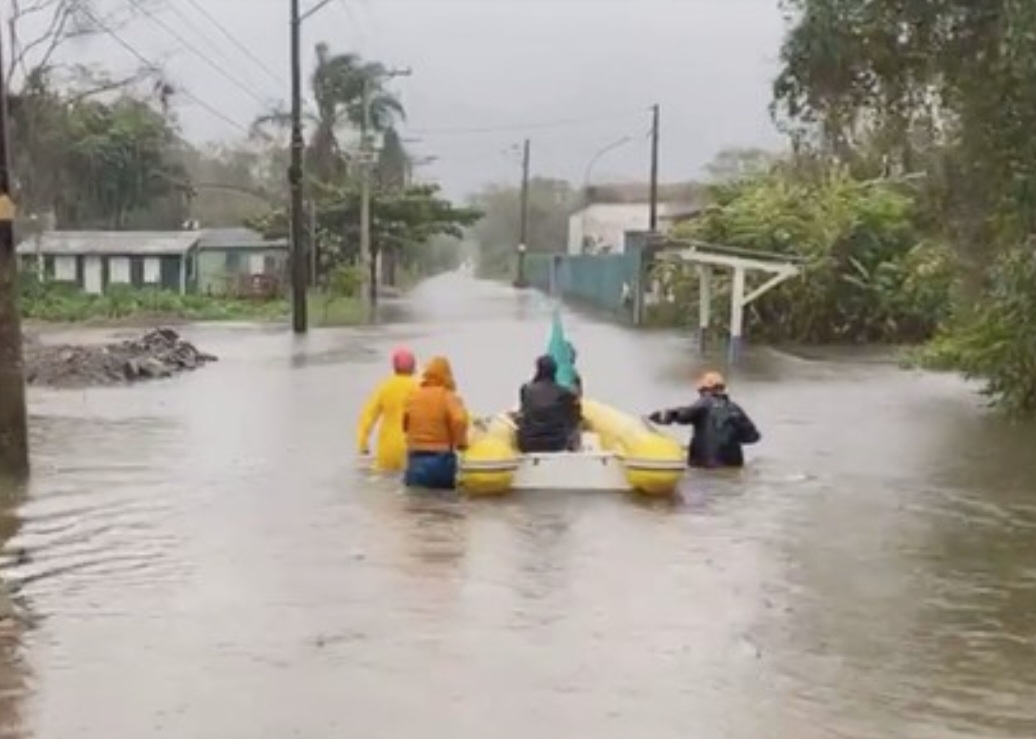 Na ocasião, um temporal causou inundações deixando mortos nas cidades de São Sebastião e Ubatuba . Reprodução: Flipar
