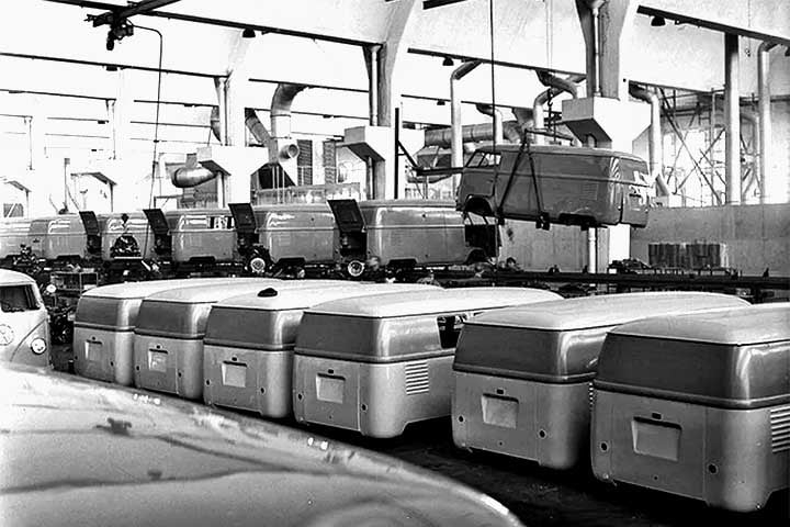 A escolha de 2 de setembro como Dia Nacional da Kombi homenageia o marco da produção industrial brasileira da Volkswagen, anos antes de o Fusca ser produzido localmente em janeiro de 1959.
 Reprodução: Flipar