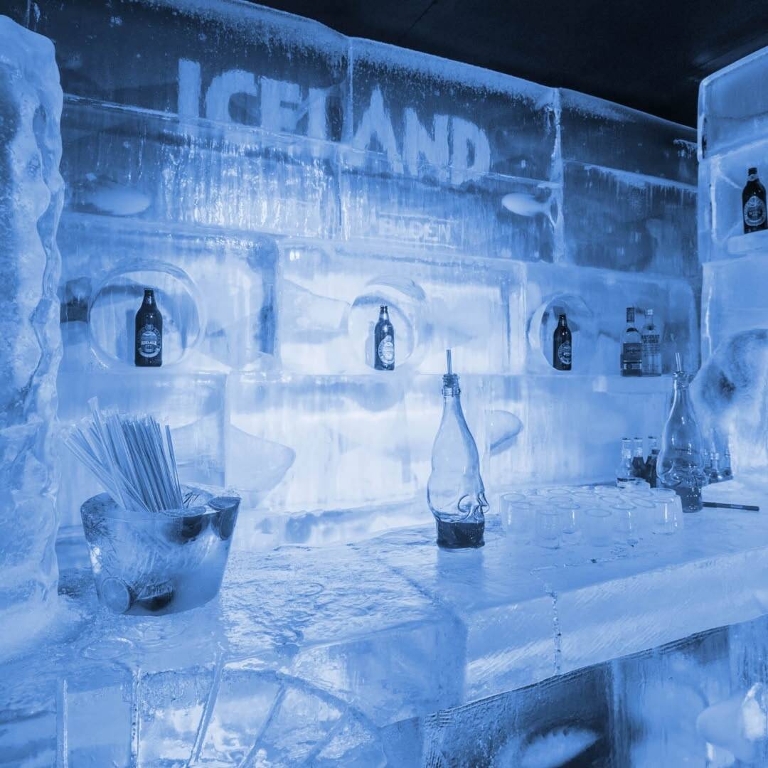 O bar de gelo Ice Land chega a -20ºC de temperatura e propõe lazer gastronômico diferenciado aos visitantes. Foto: Reprodução/ Instagram