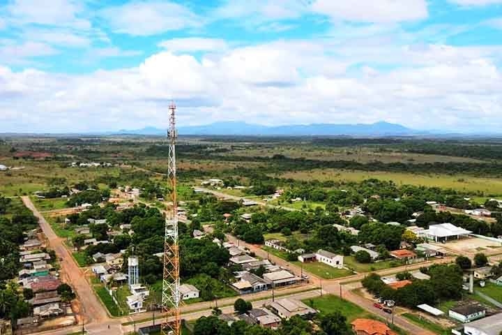 Amajari (RR) - 43,38 pontos -  Isolamento geográfico e dependência econômica da agricultura. Infraestrutura urbana básica é extremamente limitada. Conflitos territoriais e ambientais são recorrentes. Reprodução: Flipar
