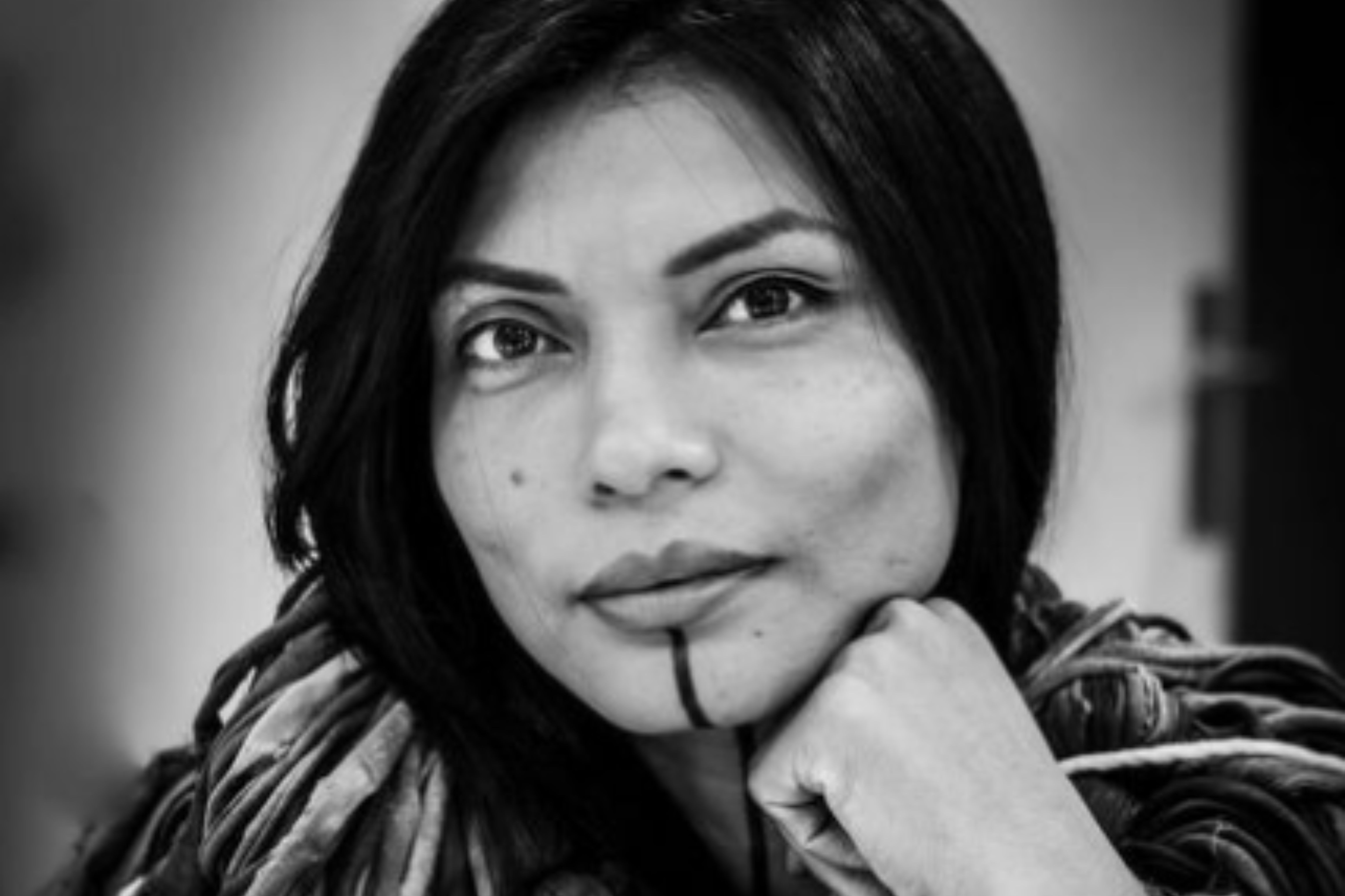 Zahy Guajajara: atriz, roteirista e ativista que apresentará o talk "A importância da presença da mulher indígena em espaços de decisão sobre a preservação do meio ambiente” Divulgação