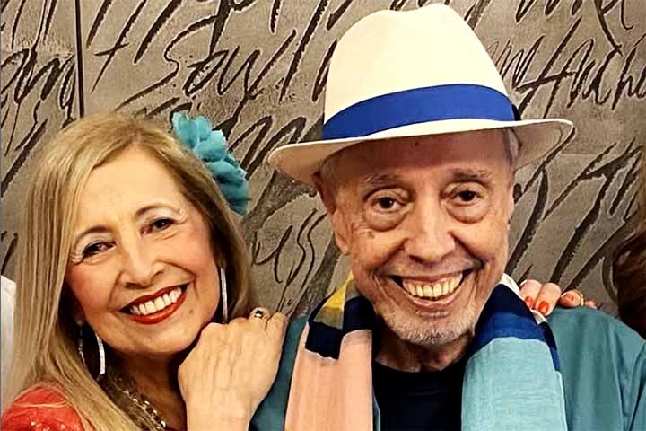 Ele viveu 60 anos em Los Angeles ao lado da esposa, a cantora Gracinha Leporace, com quem foi casado por 54 anos. Eles tiveram cinco filhos. 
 Reprodução: Flipar