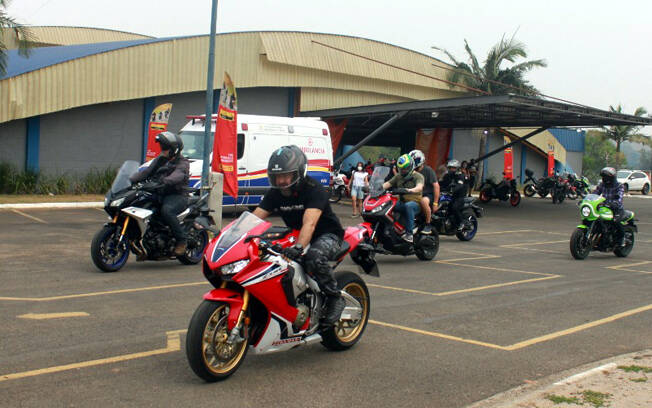 Os participantes puderam experimentar todas as 43 motocicletas disponíveis. Foto: Divulgação