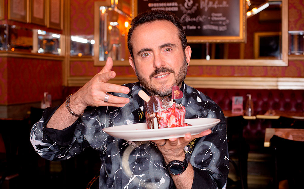 Isaac Azar deixa a vida de vendedor de carros para fazer sucesso como dono do Paris 6. Foto: Thati Bione