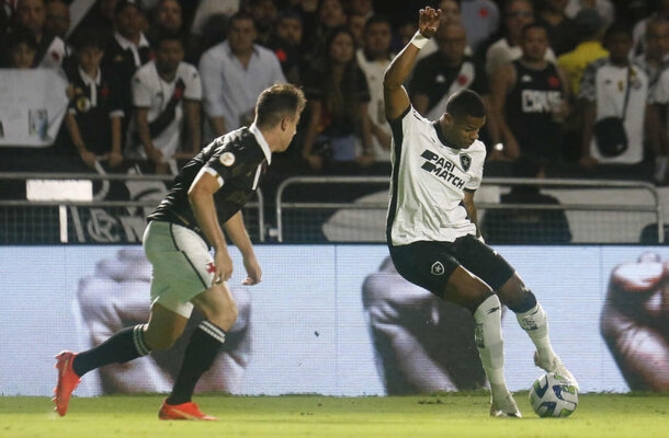 Júnior Santos - Não se destacou como em outros jogos. Foi substituído no segundo tempo - NOTA 5,5 - Foto: Vitor Silva/Botafogo